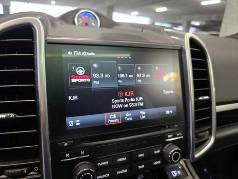 Used 2017 Porsche Cayenne image 14