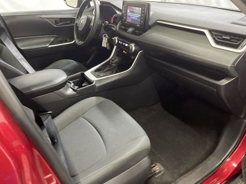 Used 2021 Toyota RAV4 LE AWD/4WD image 23