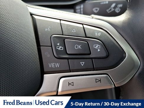 Certified 2025 Volkswagen Jetta SEL image 25