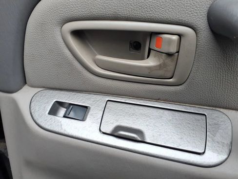 Used 2002 Toyota Sequoia Limited image 15