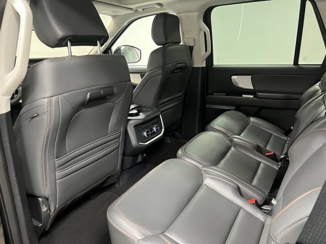 Used 2025 Ford Expedition Active AWD/4WD image 44