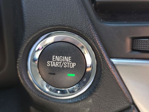 Used 2018 Chevrolet Suburban LT image 32