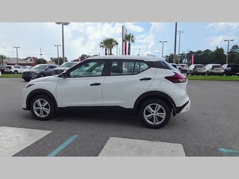 Used 2025 Nissan Kicks Play S FWD image 26