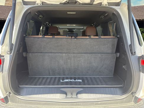 Used 2024 Lexus GX 550 w/ Accessory Package (Z1) image 9