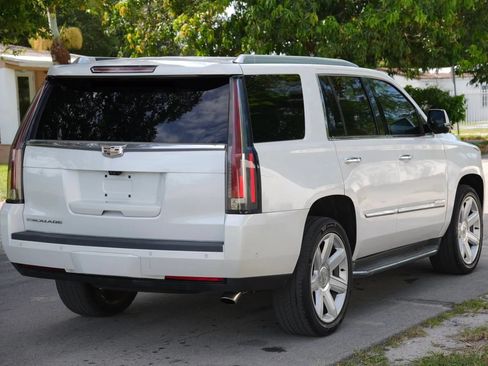 Used 2017 Cadillac Escalade Luxury RWD image 7
