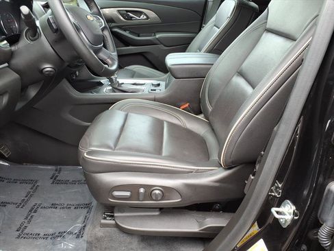 Used 2023 Chevrolet Traverse Premier image 14