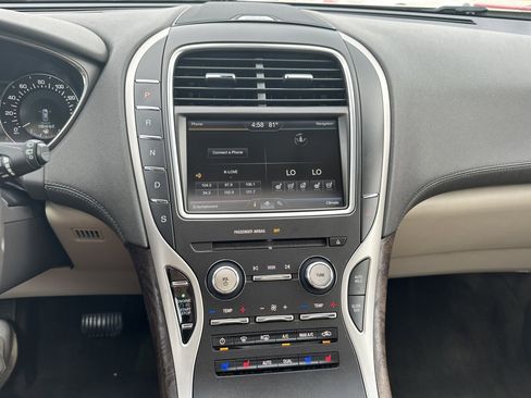 Used 2016 Lincoln MKX Reserve w/ Luxury Package FWD image 19