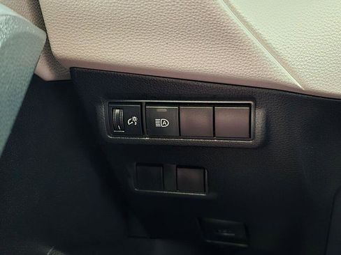 Used 2022 Toyota Corolla Cross L image 25