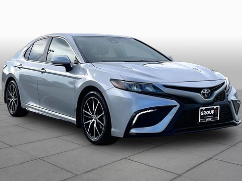 Used 2024 Toyota Camry SE FWD image 3