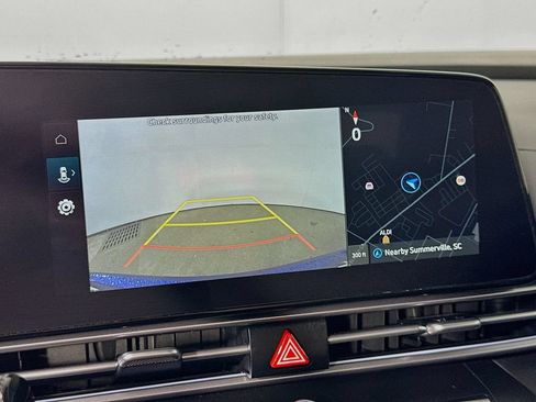 Used 2025 Hyundai Elantra SEL FWD image 9