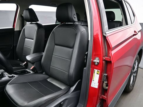 Used 2019 Volkswagen Tiguan SE AWD/4WD image 12