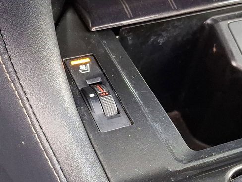 Used 2022 Lexus GX 460 Premium w/ Premium Package image 17