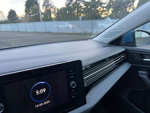 Used 2025 Volkswagen Jetta SE image 35