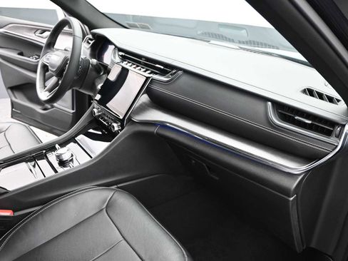 Used 2023 Jeep Grand Cherokee Overland image 21