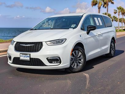 Used 2024 Chrysler Pacifica Limited