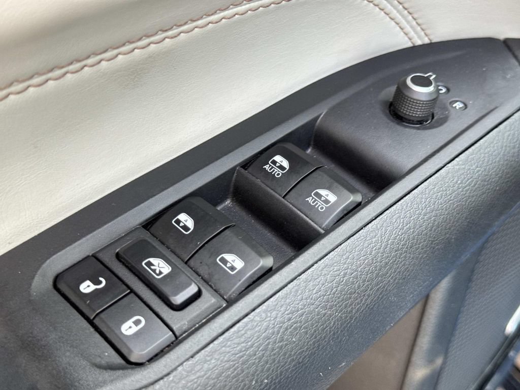 Used 2025 Jeep Compass Limited w/ Elite Group AWD/4WD image 31