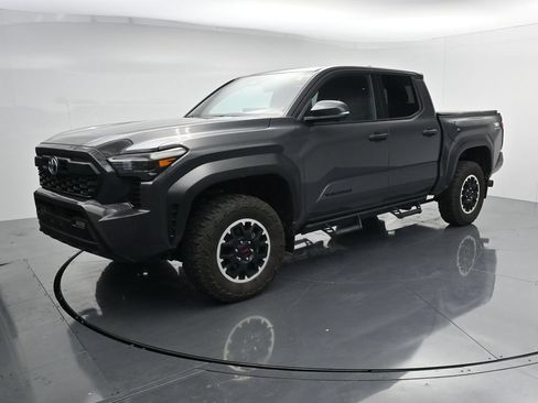 Used 2024 Toyota Tacoma TRD Off-Road w/ TRD Off Road Premium Package AWD/4WD image 4