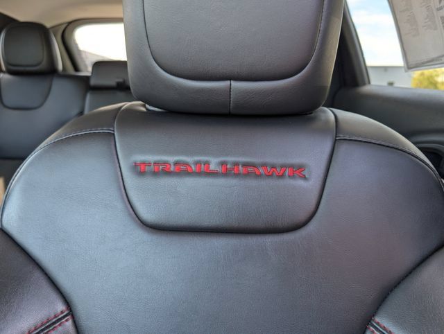 Used 2021 Jeep Cherokee Trailhawk w/ Comfort/Convenience Group AWD/4WD image 14