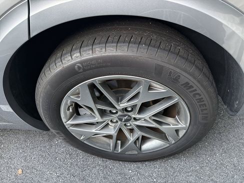 Used 2025 Genesis GV70 2.5T AWD/4WD image 7