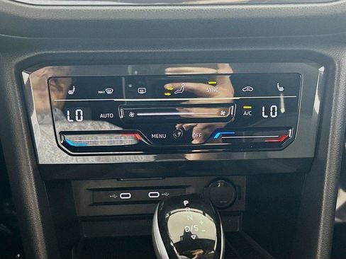 Certified 2024 Volkswagen Tiguan SE R-Line AWD/4WD image 15