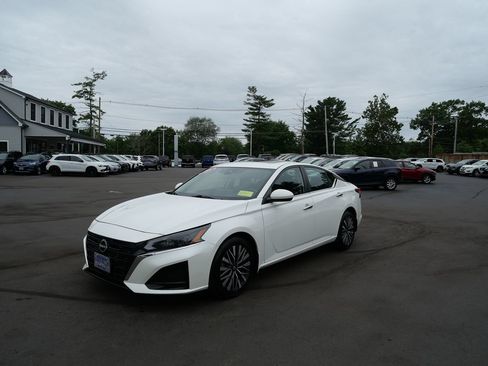 Used 2023 Nissan Altima 2.5 SV w/ SV Premium Package FWD image 1