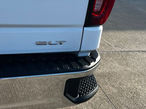 Used 2024 GMC Sierra 1500 SLT image 17
