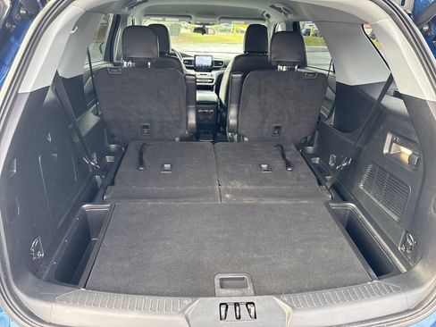 Used 2023 Ford Explorer XLT w/ Equipment Group 202A image 7