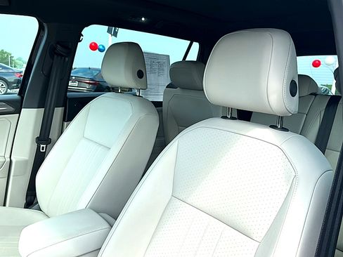 Used 2024 Volkswagen Tiguan SE R-Line w/ MDO Package, Three-Row FWD image 14