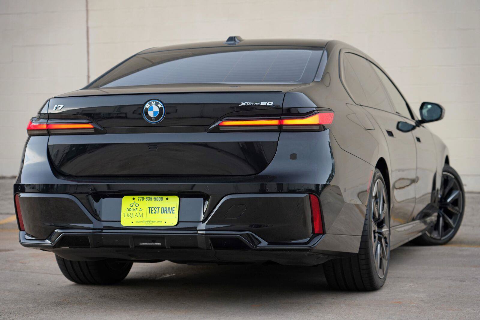 Used 2024 BMW i7 xDrive60 AWD/4WD image 5