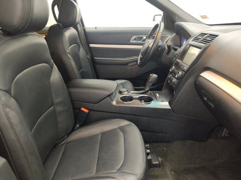 Used 2016 Ford Explorer XLT w/ Equipment Group 202A AWD/4WD image 21