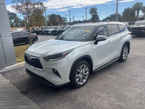 Used 2023 Toyota Highlander Limited image 2