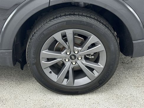 Used 2022 Ford Explorer XLT w/ Equipment Group 202A image 41