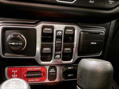 Used 2020 Jeep Gladiator Mojave w/ Trailer Tow Package image 27