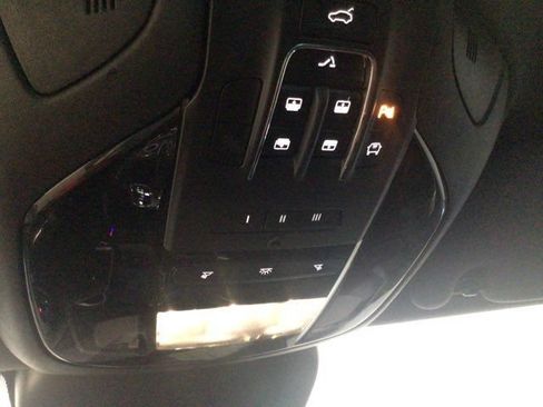 Used 2019 Maserati Levante AWD/4WD image 17