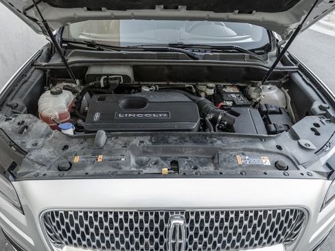 Used 2019 Lincoln Nautilus Reserve image 16