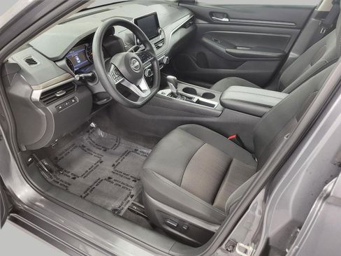 Used 2025 Nissan Altima 2.5 SV image 9