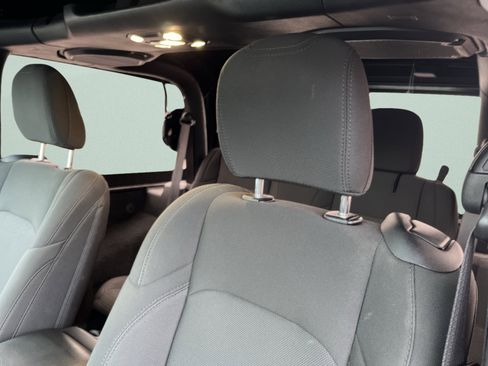 Used 2022 Jeep Wrangler Sport S image 15