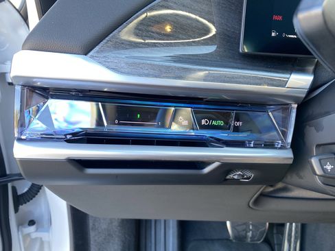 Used 2025 BMW 740i w/ Premium Package image 65