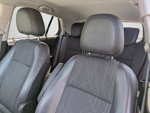 Used 2020 Chevrolet Trax LT w/ LT Convenience Package FWD image 13