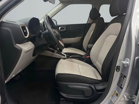 Used 2025 Hyundai Venue SEL FWD image 8