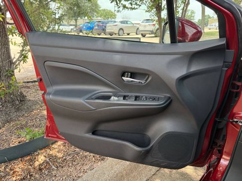 Used 2025 Nissan Versa SV FWD image 18