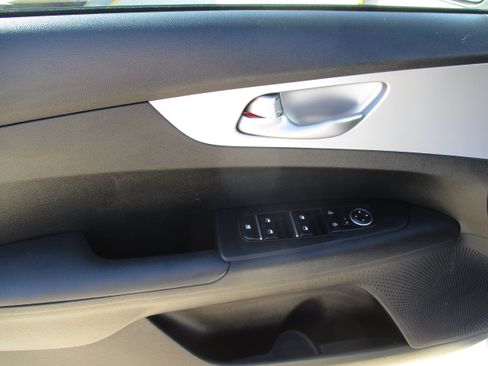 Used 2024 Kia Forte LXS w/ LXS Technology Package FWD image 13