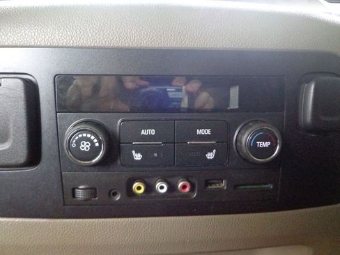 Used 2015 Chevrolet Suburban LTZ image 24