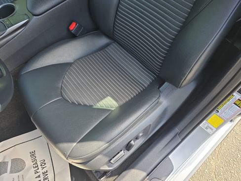 Used 2023 Toyota Camry SE FWD image 14