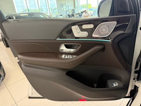 Used 2020 Mercedes-Benz GLS 450 4MATIC image 9