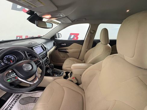 Used 2020 Jeep Cherokee Latitude w/ Advanced Safety Group FWD image 10