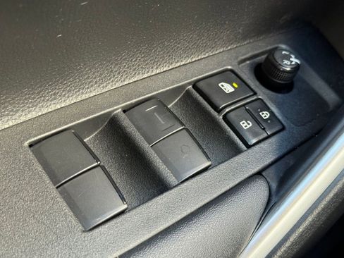 Certified 2022 Toyota Corolla Cross XLE image 12