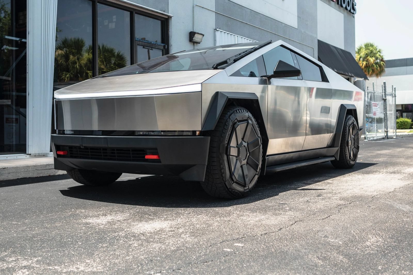 Used 2024 Tesla Cybertruck AWD Crew Cab image 4