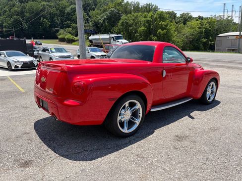 Used 2005 Chevrolet SSR w/ Preferred Equipment Group RWD image 5