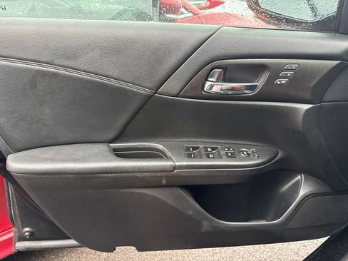 Used 2015 Honda Accord Touring image 9